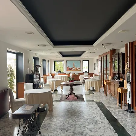 Отель Cinzia Ristorante Christian E Manuel Верчелли