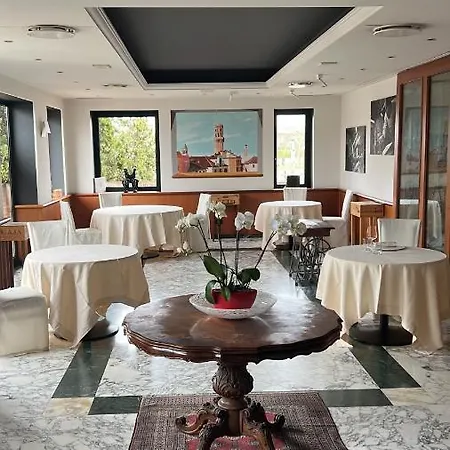 Cinzia Ristorante Christian E Manuel מלון 3*