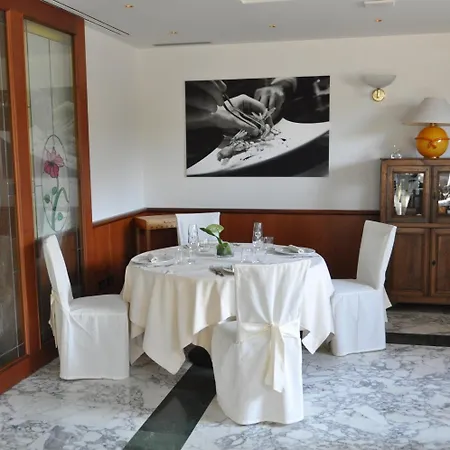 Cinzia Ristorante Christian E Manuel 3* Верчелли