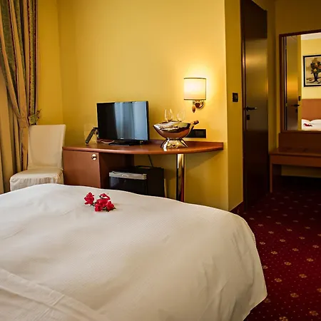 Cinzia Ristorante Christian E Manuel Otel 3*