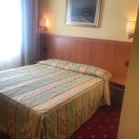 Cinzia Ristorante Christian E Manuel 3* Верчелли